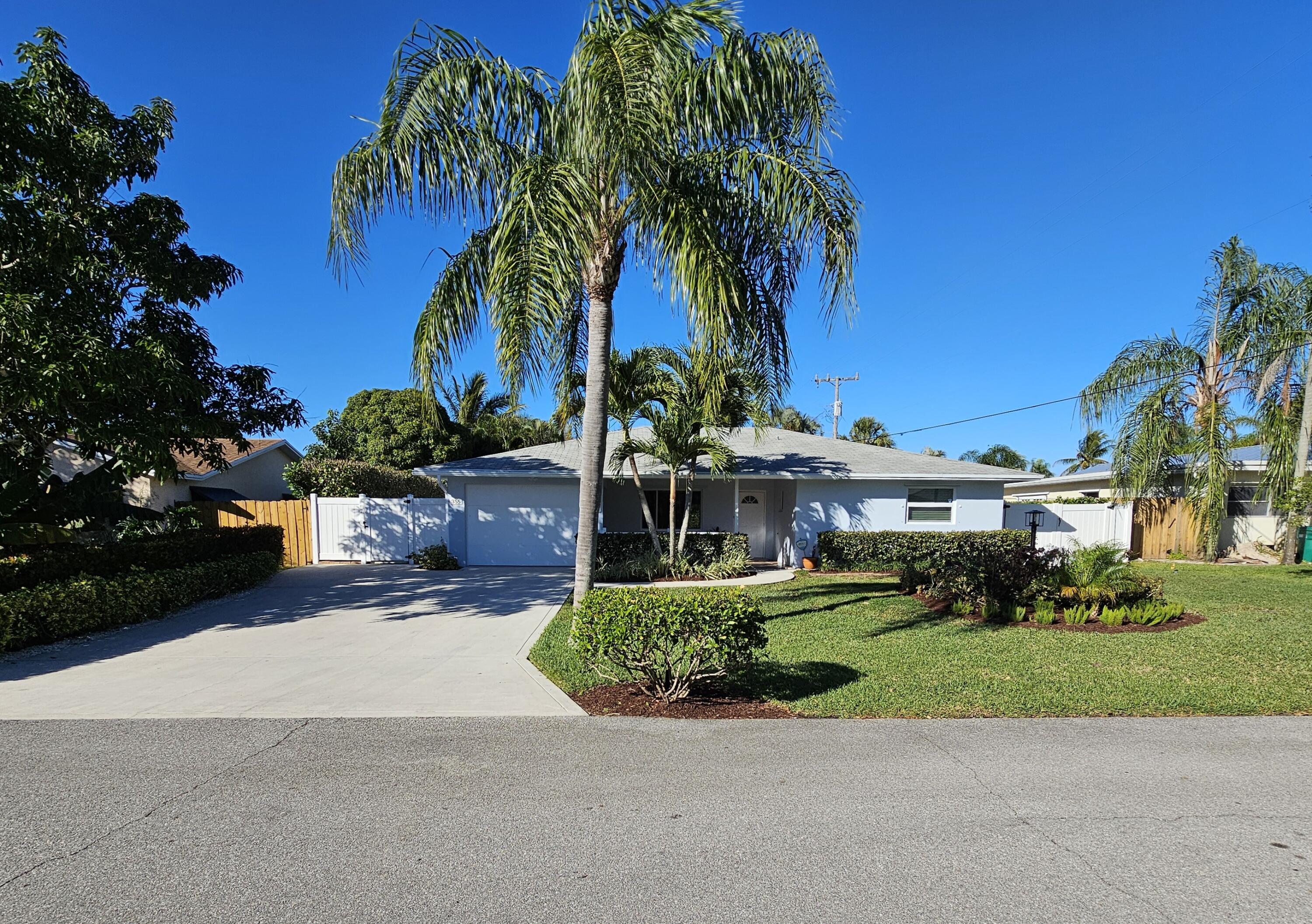 355 Franklin Road Tequesta, FL 33469 - Photo 3 of 33 Front Street view