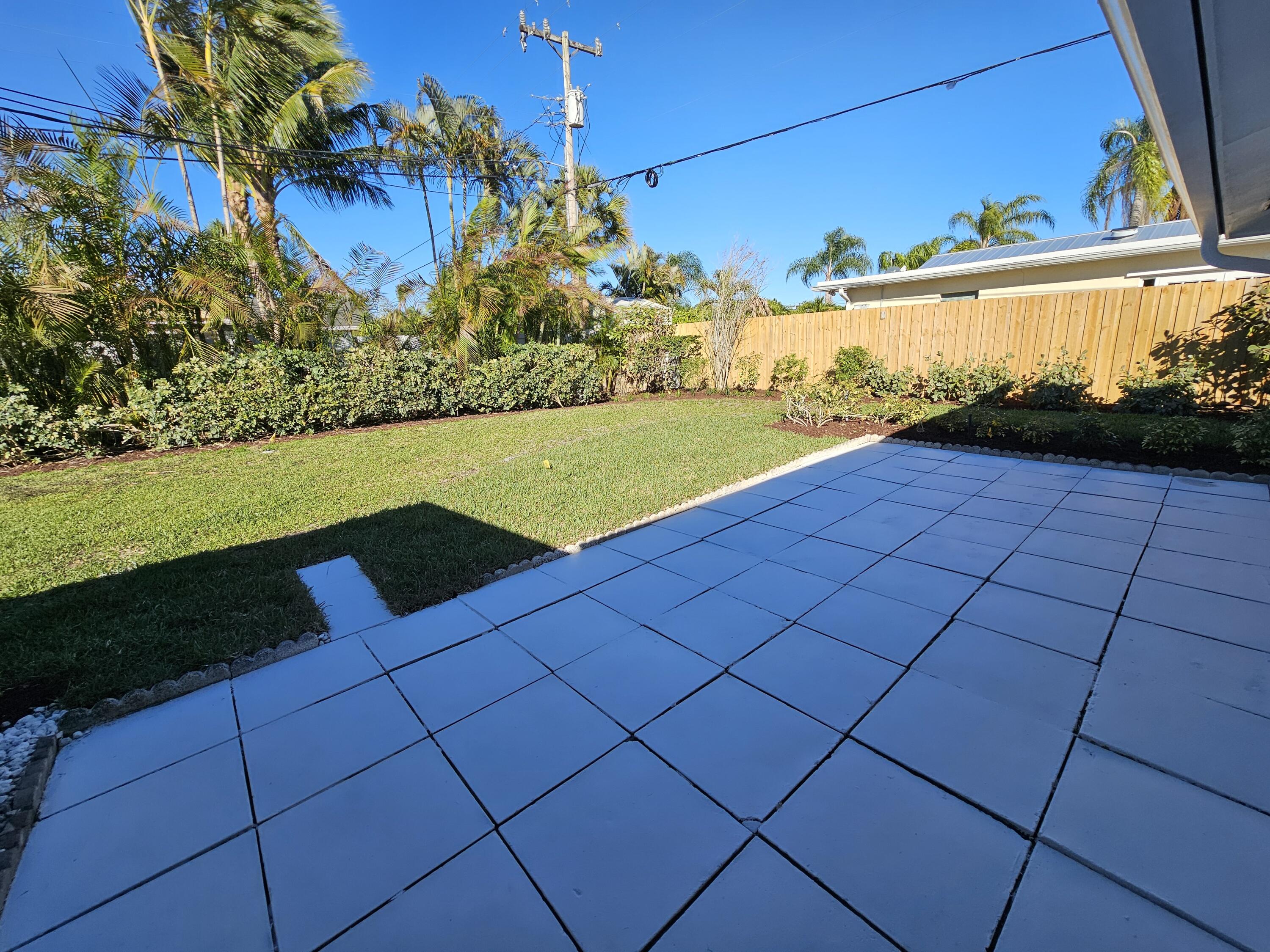 355 Franklin Road Tequesta, FL 33469 - Photo 33 of 33 Large rear patio