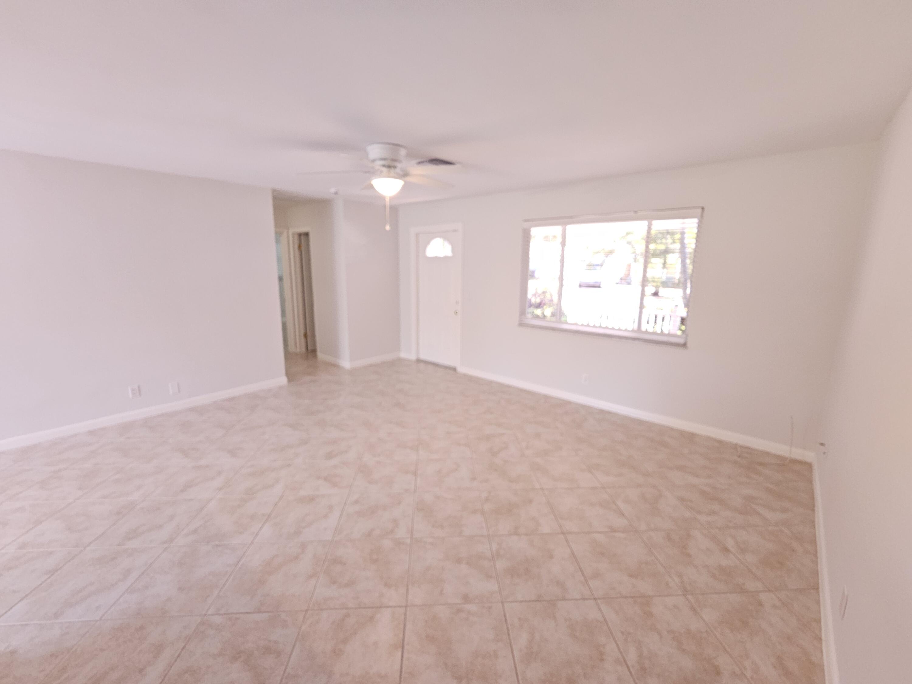 355 Franklin Road Tequesta, FL 33469 - Photo 9 of 33 Living room