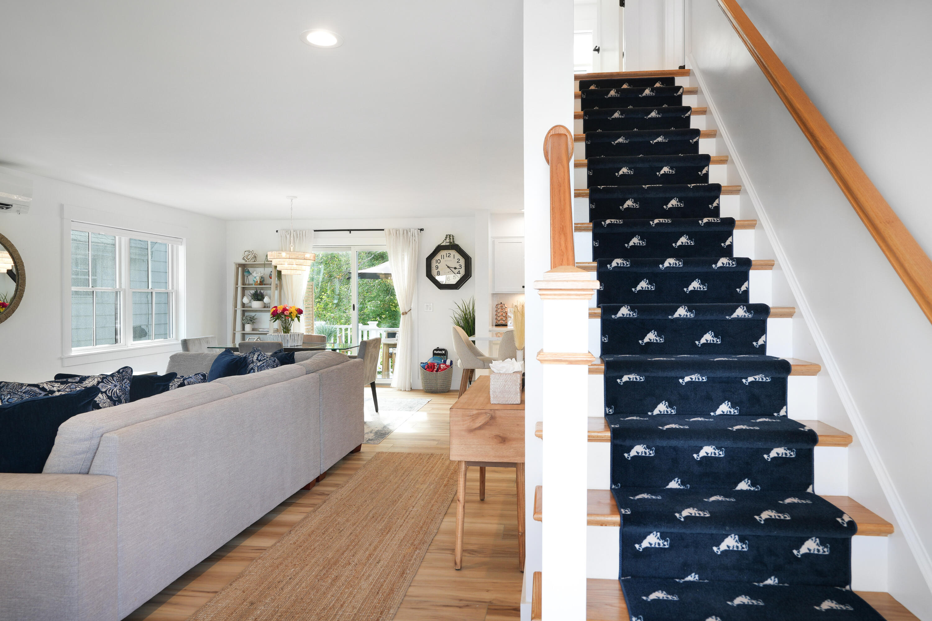 33 Lagoon Pond Road Vineyard Haven, MA 02568 - Photo 23 of 42 a living room with furniture and window