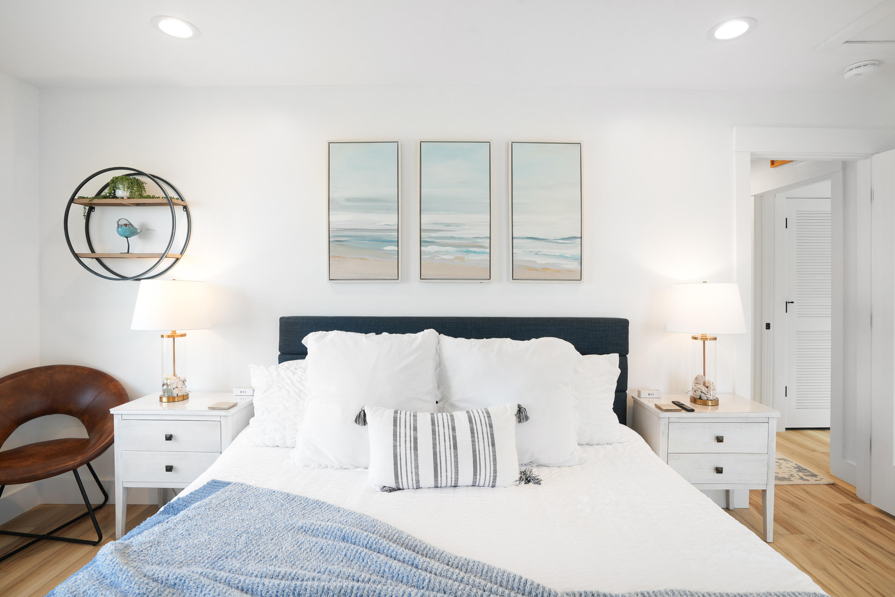 33 Lagoon Pond Road Vineyard Haven, MA 02568 - Photo 27 of 42 a bedroom with a bed and a window