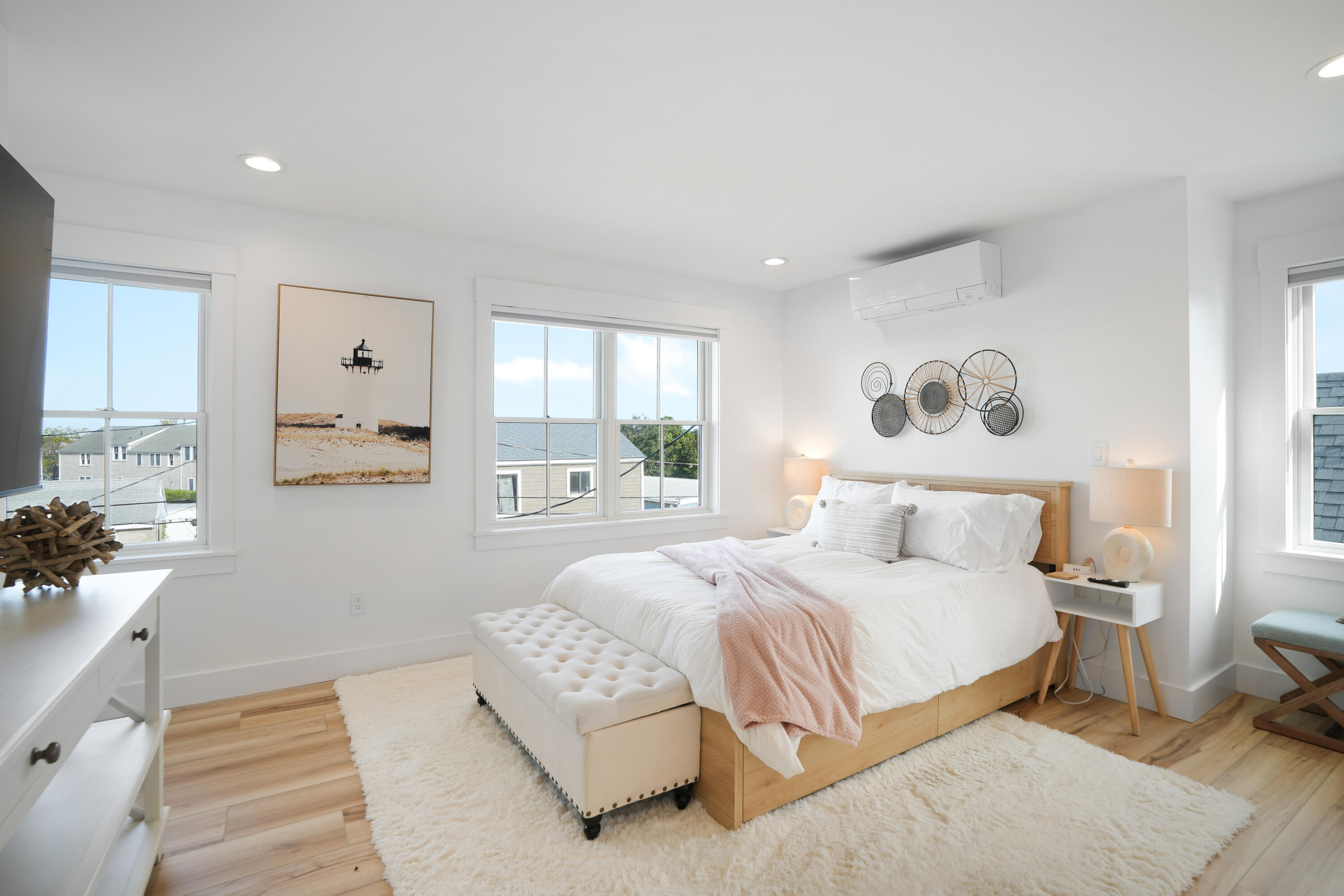 33 Lagoon Pond Road Vineyard Haven, MA 02568 - Photo 31 of 42 a bedroom with a large bed and a window