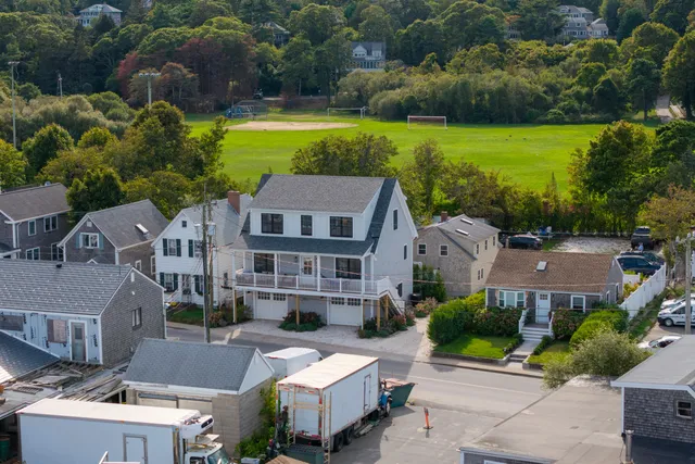 $2,150,000 | 33 Lagoon Pond Road, Vineyard Haven, MA 02568