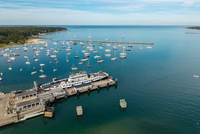 $2,150,000 | 33 Lagoon Pond Road, Vineyard Haven, MA 02568