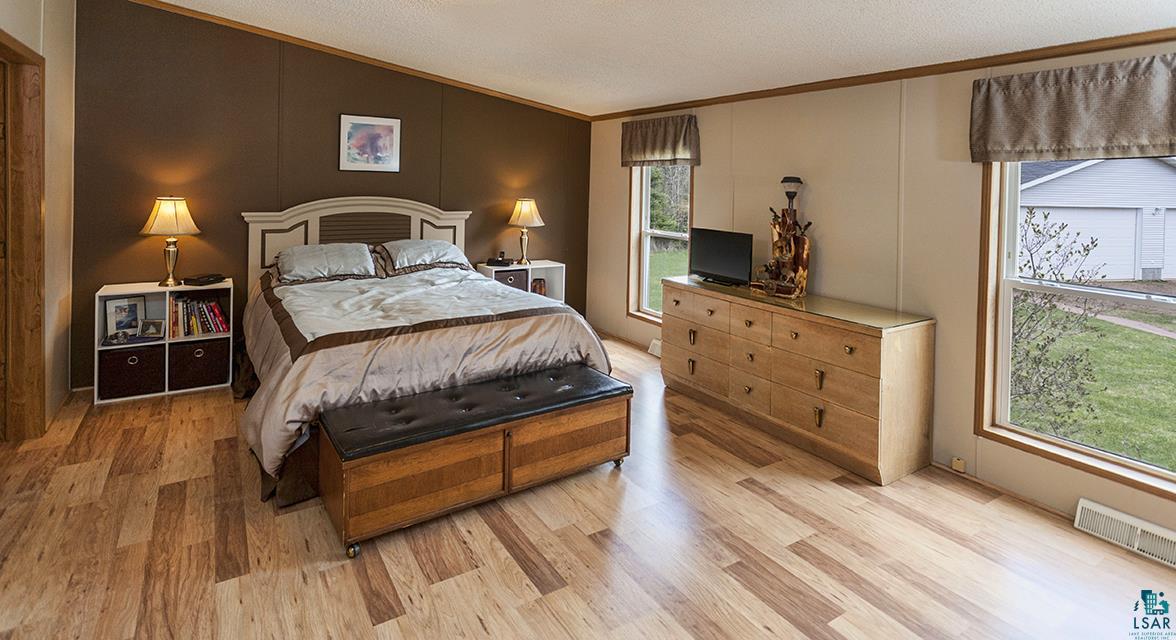 5801 Howard Gnesen Road Duluth, MN 55803 - Photo 8 of 23 Master Bedroom