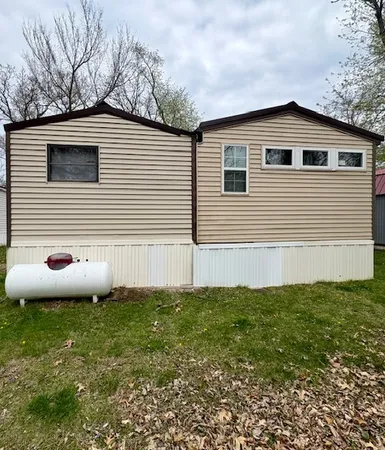 a view of a house with backyard