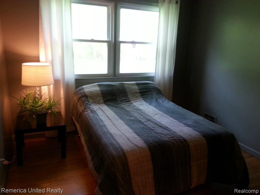 28021 Brandywine Road Farmington, MI 48334 - Photo 8 of 12 Bedroom 2.jpg