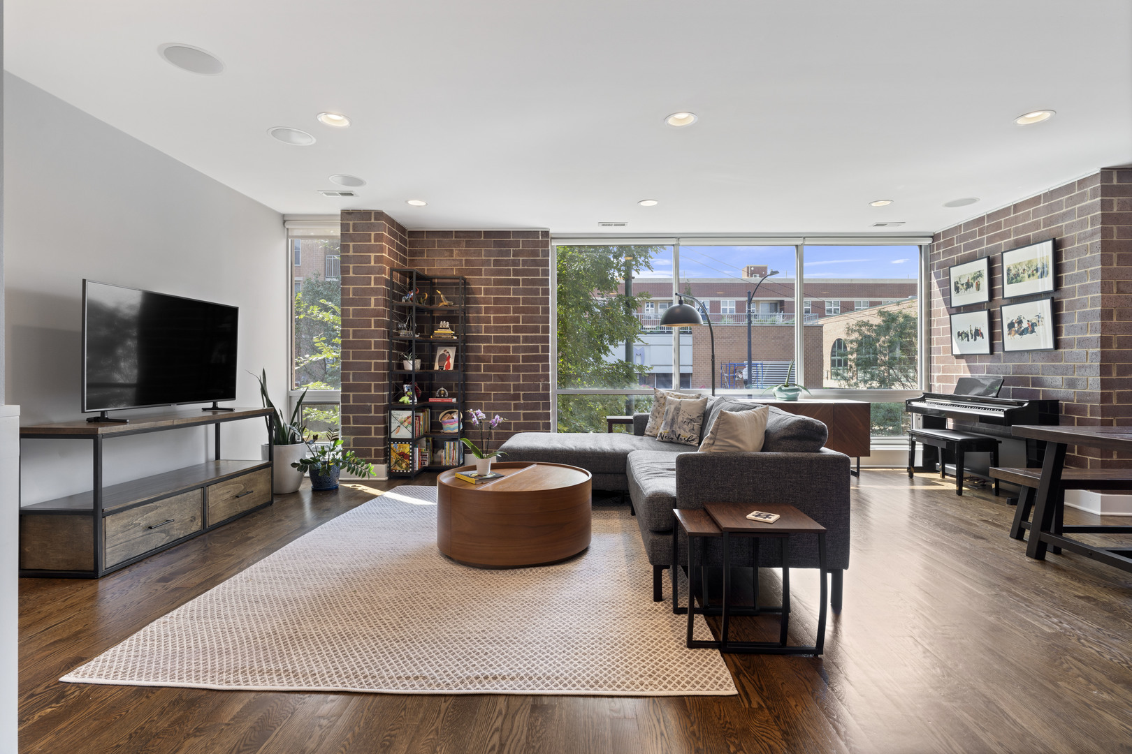 15 South Racine Avenue, Unit 2N Chicago, IL 60607 - Photo 11 of 29 Gallery Image 11