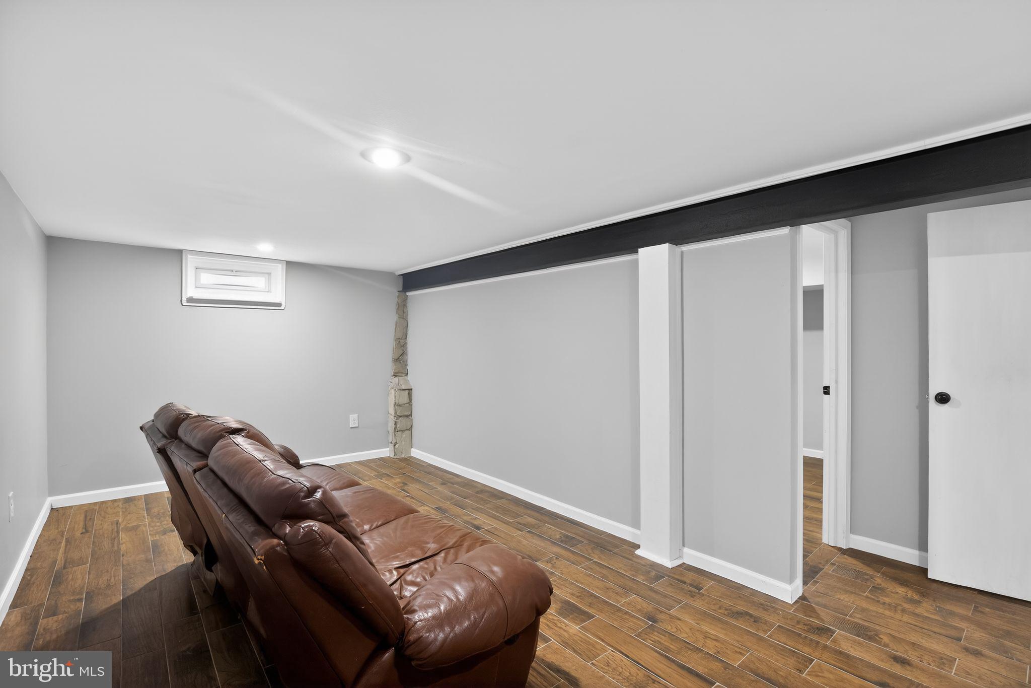 9276 Soaring Hill Road Columbia, MD 21045 - Photo 20 of 27 a view of a livingroom with lounge chair