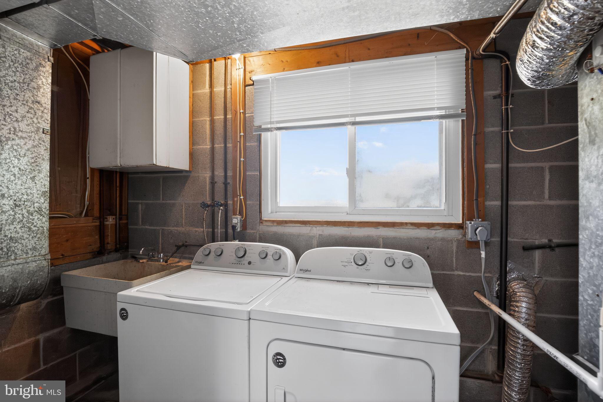 9276 Soaring Hill Road Columbia, MD 21045 - Photo 25 of 27 a utility room with dryer and washer