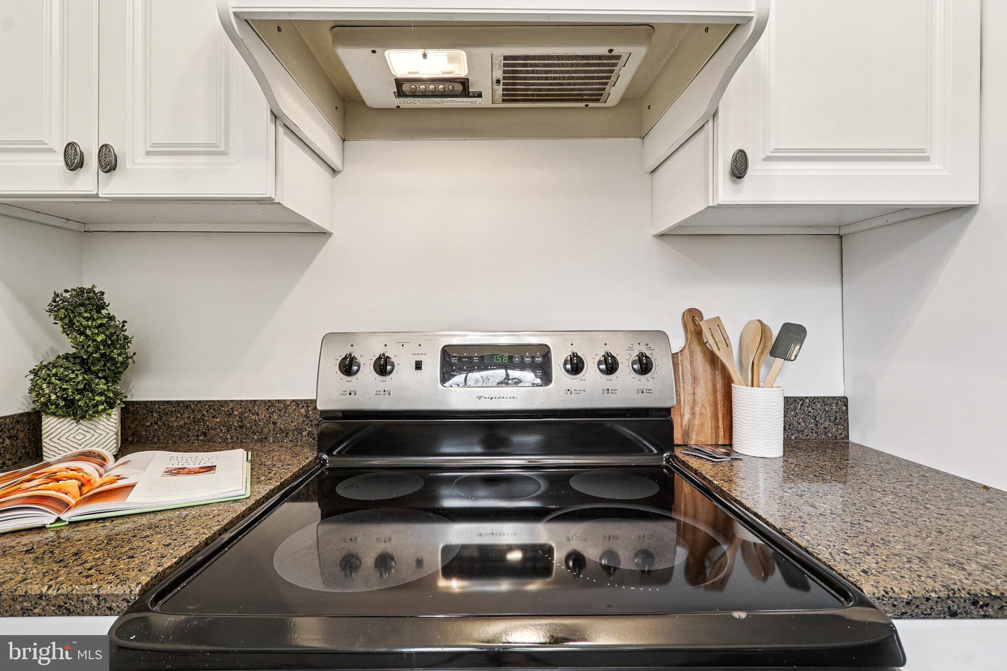 4619 28th Road South, Unit B Arlington, VA 22206 - Photo 11 of 39 Stainless Steel Appliances