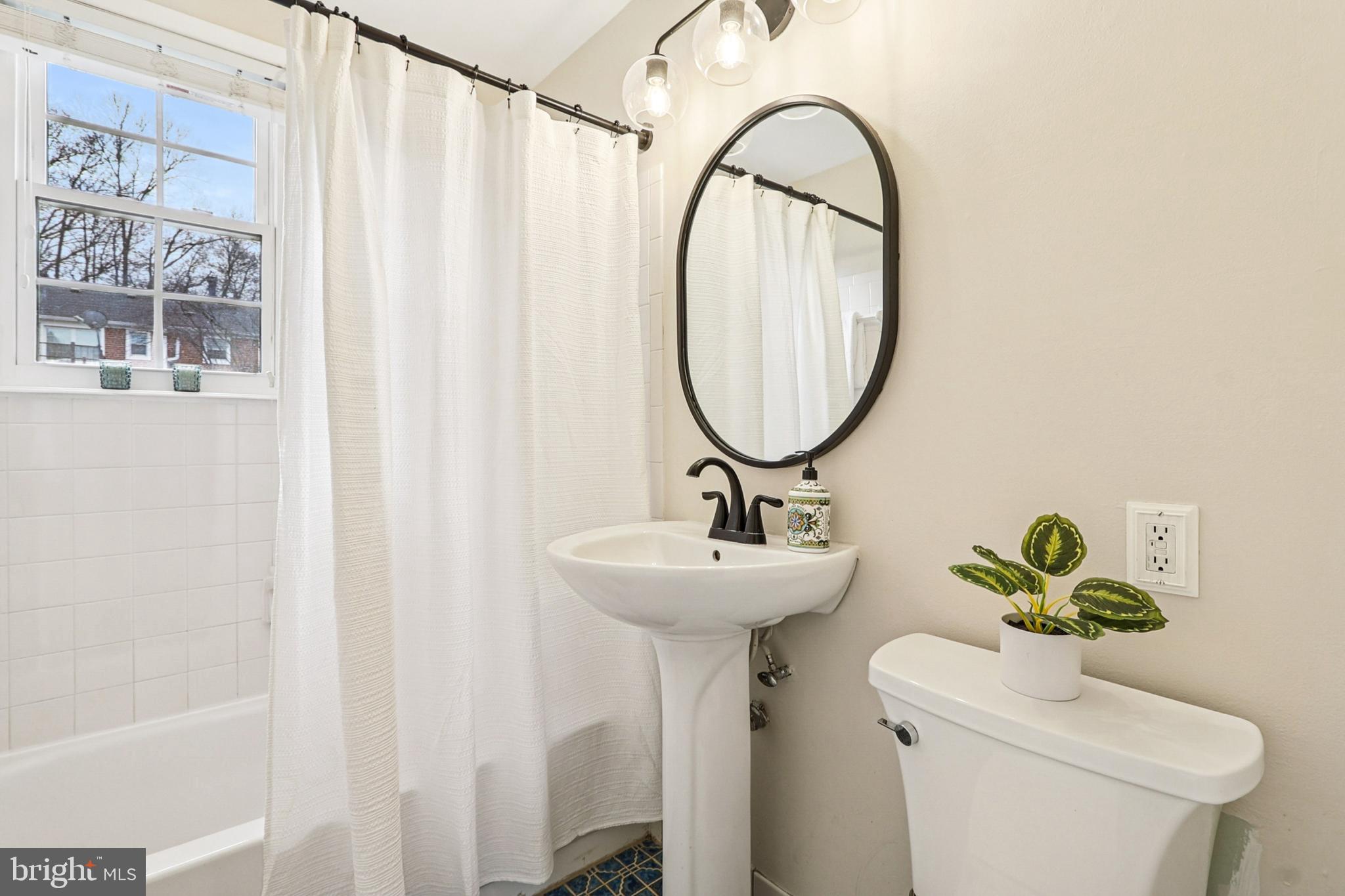 4619 28th Road South, Unit B Arlington, VA 22206 - Photo 18 of 39 Bath