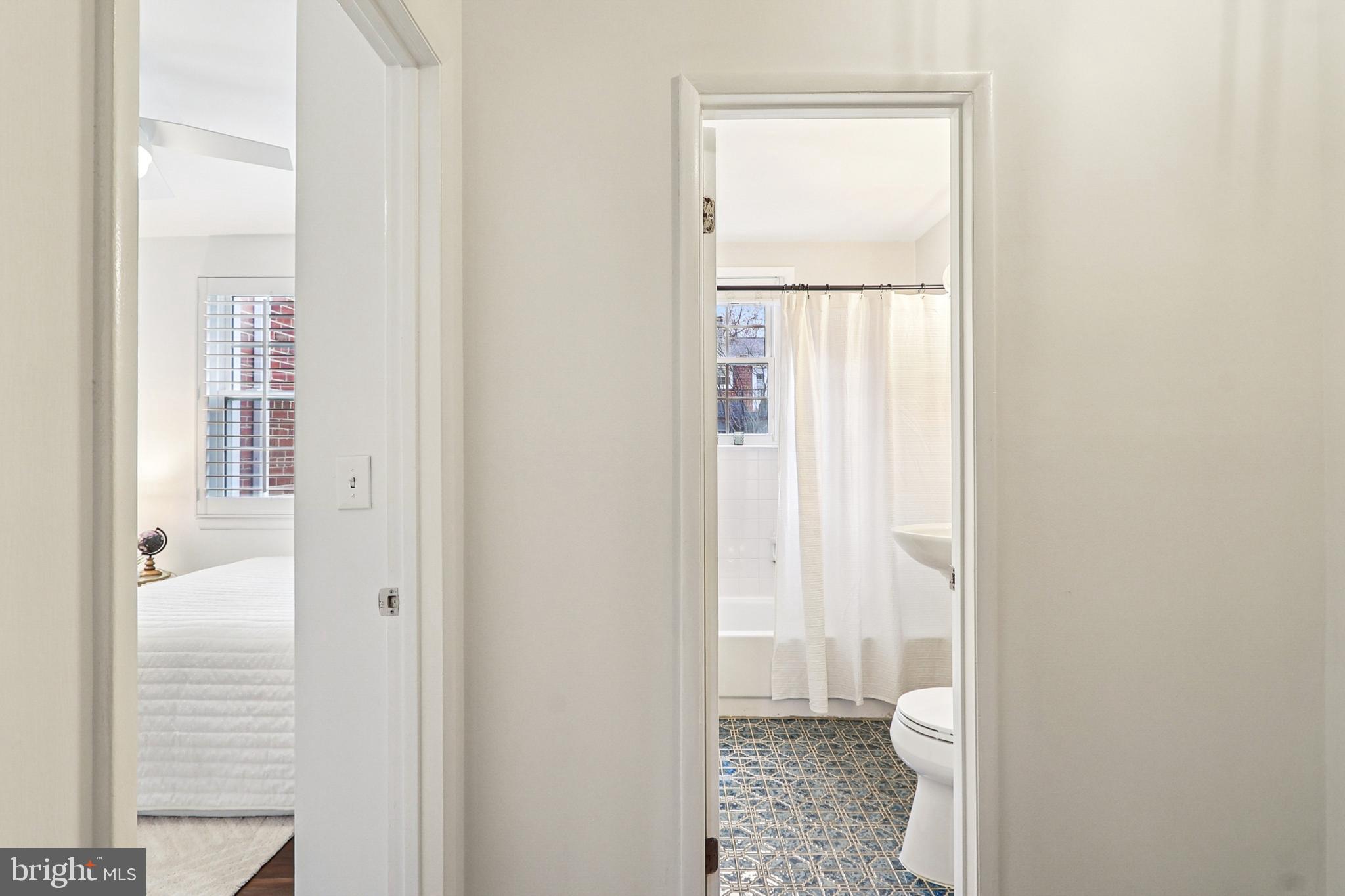 4619 28th Road South, Unit B Arlington, VA 22206 - Photo 19 of 39 Bath