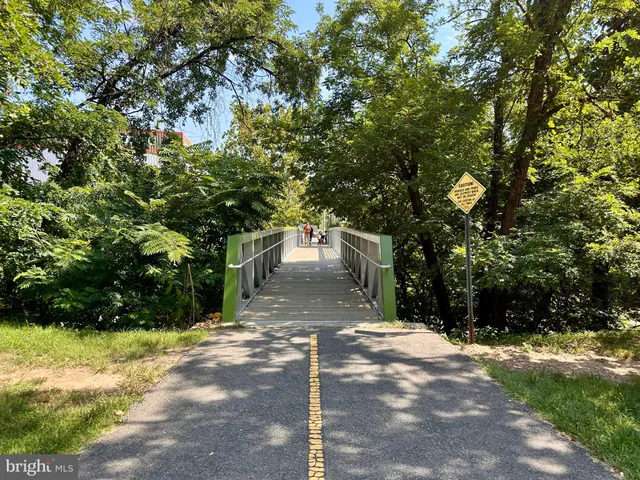 $400,000 | 4619 28th Road South, Unit B, Arlington, VA 22206