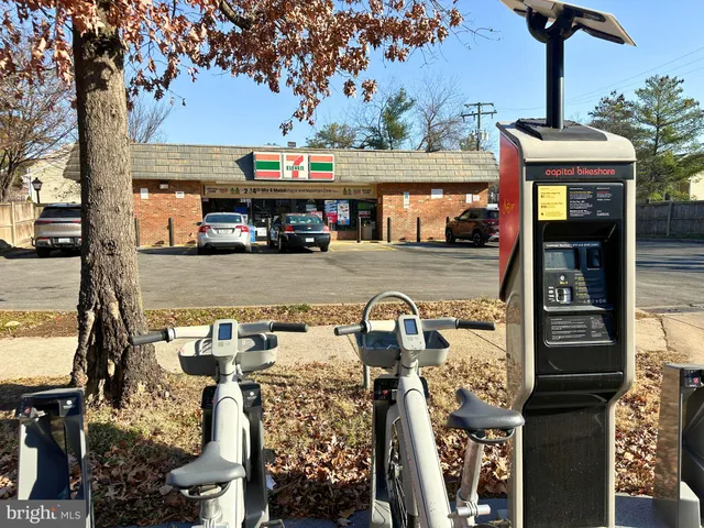 $400,000 | 4619 28th Road South, Unit B, Arlington, VA 22206