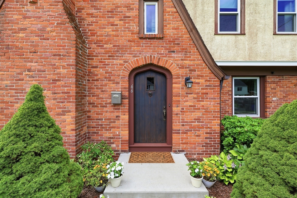 66 Rencelau Street Springfield, MA 01118 - Photo 5 of 42 Gallery Image 5