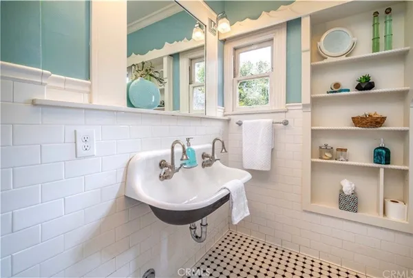 $7,500 | 2421 Heliotrope Drive, Santa Ana, CA 92706