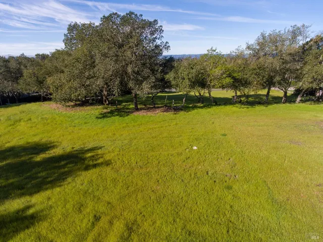 a view of a tennis court