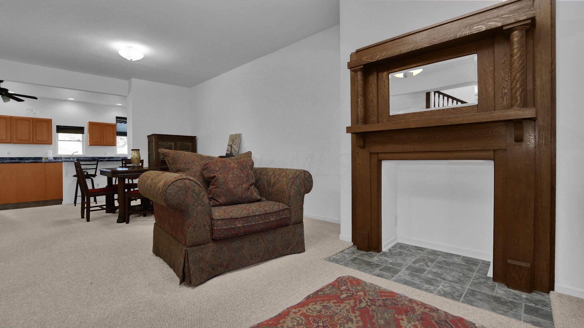 88 Reeb Avenue Columbus, OH 43207 - Photo 7 of 31 Living Room