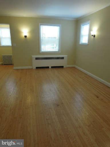 4636 Harcourt Road Baltimore, MD 21214 - Photo 5 of 28 Living Room