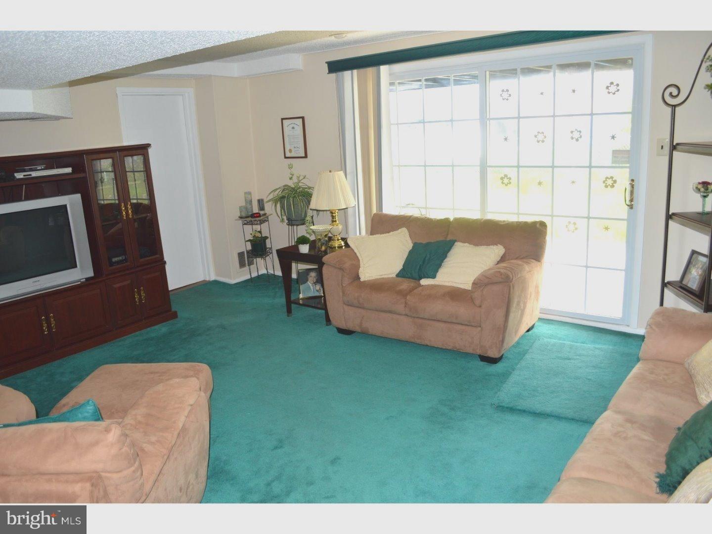 2071 Red Lion Road Philadelphia, PA 19115 - Photo 20 of 25 Family Room