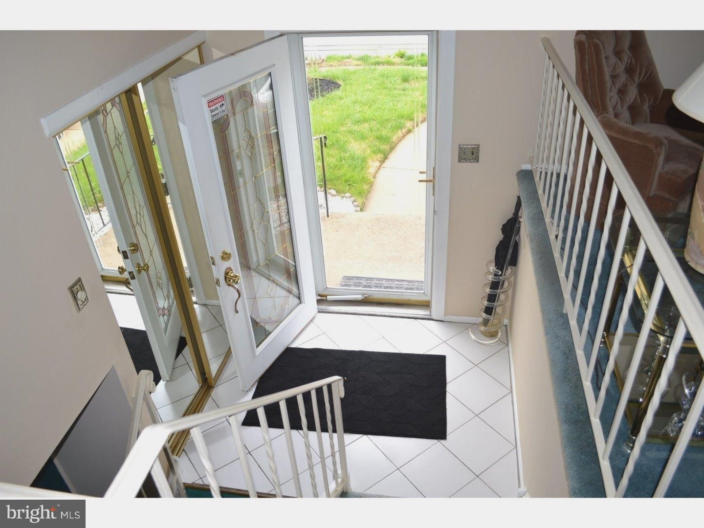 2071 Red Lion Road Philadelphia, PA 19115 - Photo 4 of 25 Foyer