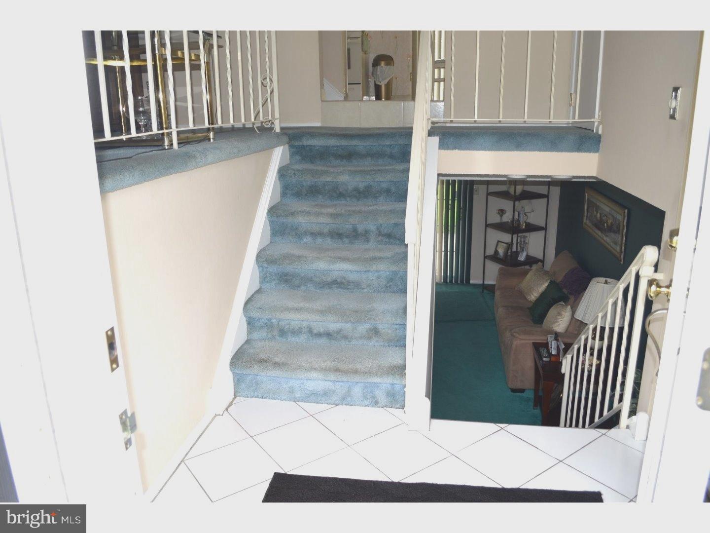 2071 Red Lion Road Philadelphia, PA 19115 - Photo 5 of 25 Foyer