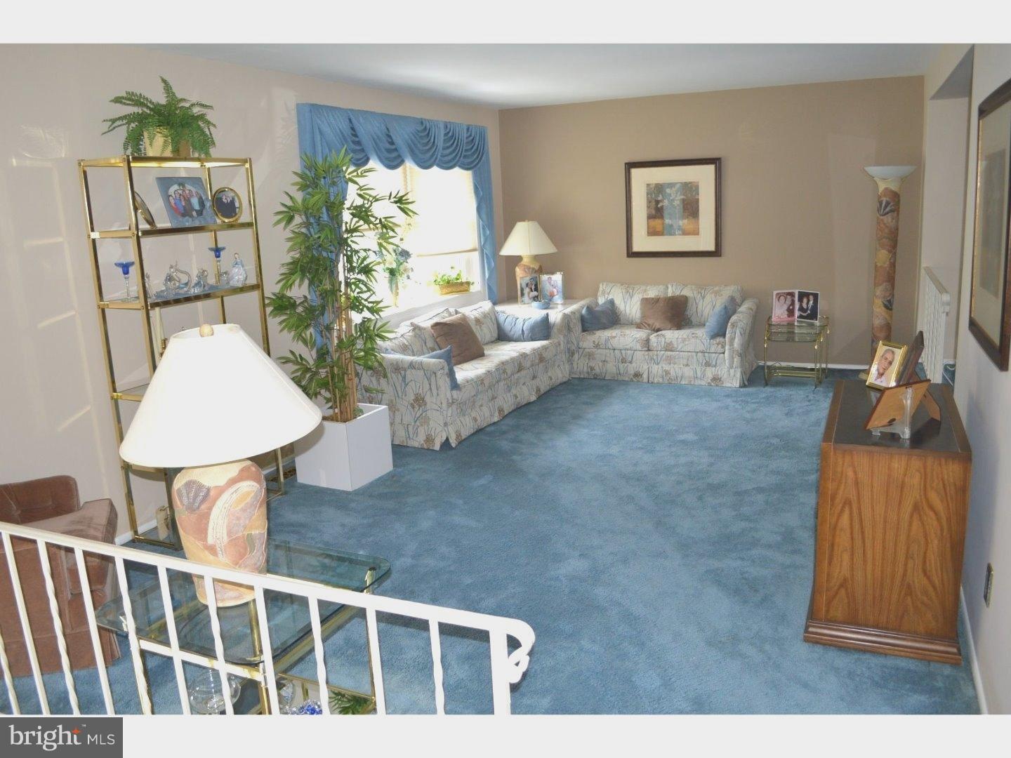 2071 Red Lion Road Philadelphia, PA 19115 - Photo 6 of 25 Living Room