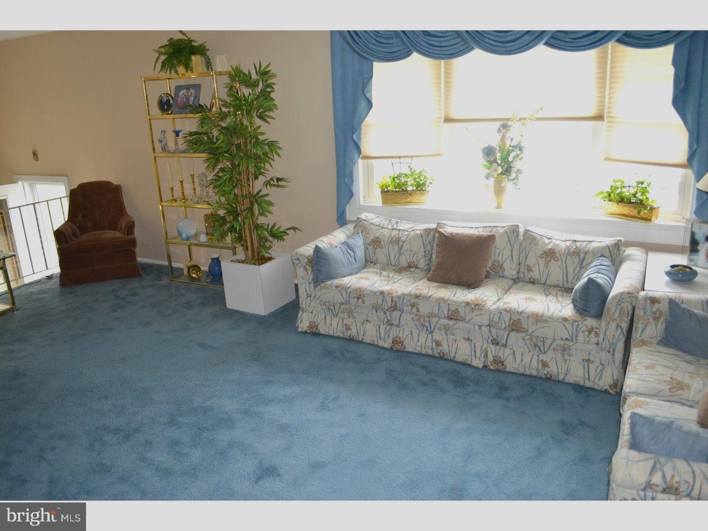 2071 Red Lion Road Philadelphia, PA 19115 - Photo 7 of 25 Living Room