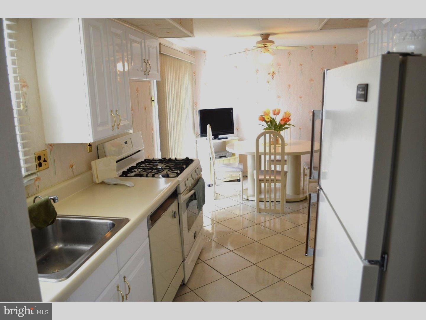 2071 Red Lion Road Philadelphia, PA 19115 - Photo 10 of 25 Kitchen