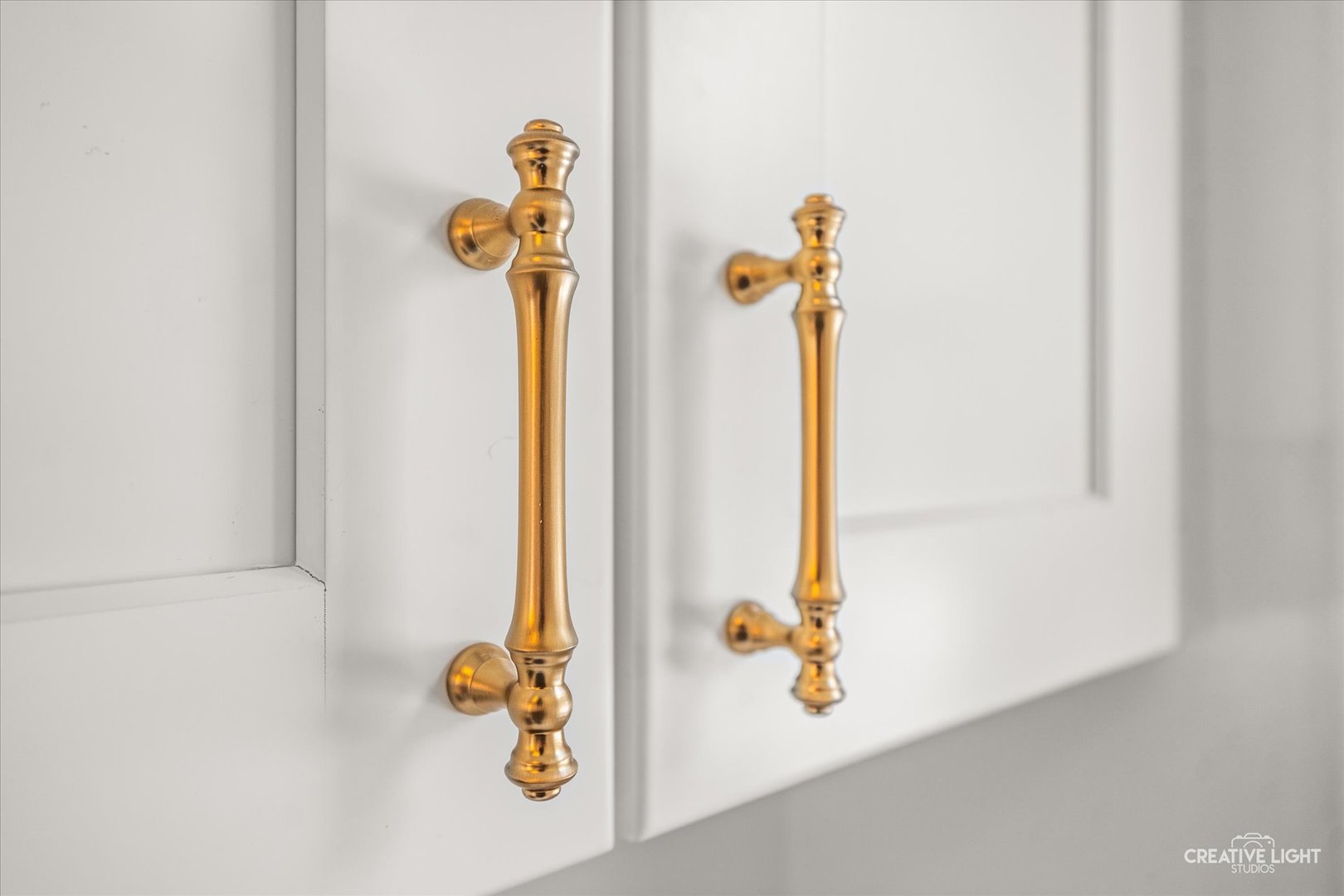 523 Preston Avenue Elgin, IL 60120 - Photo 4 of 22 a bathroom with a shower