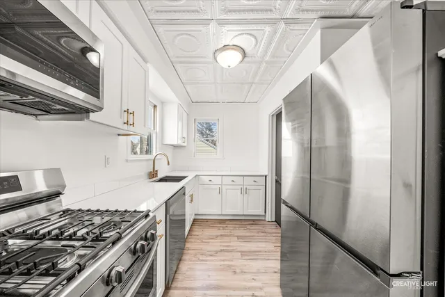 $299,800 | 523 Preston Avenue, Elgin, IL 60120