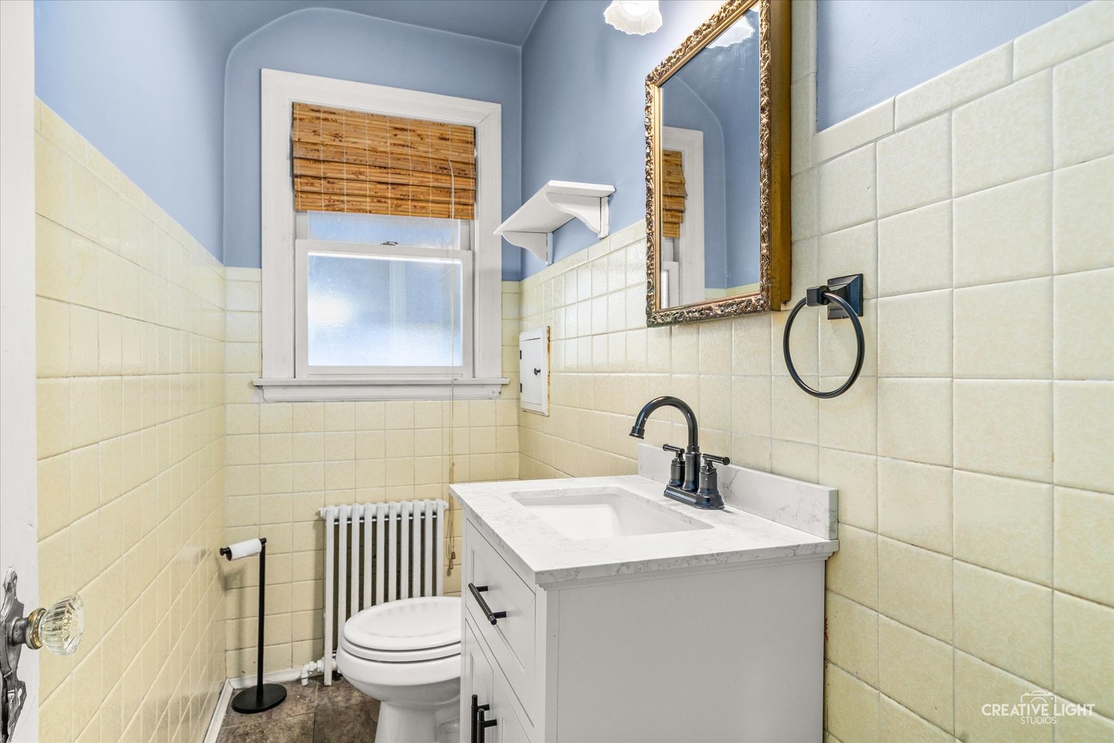 523 Preston Avenue Elgin, IL 60120 - Photo 9 of 22 a bathroom with a toilet sink and mirror
