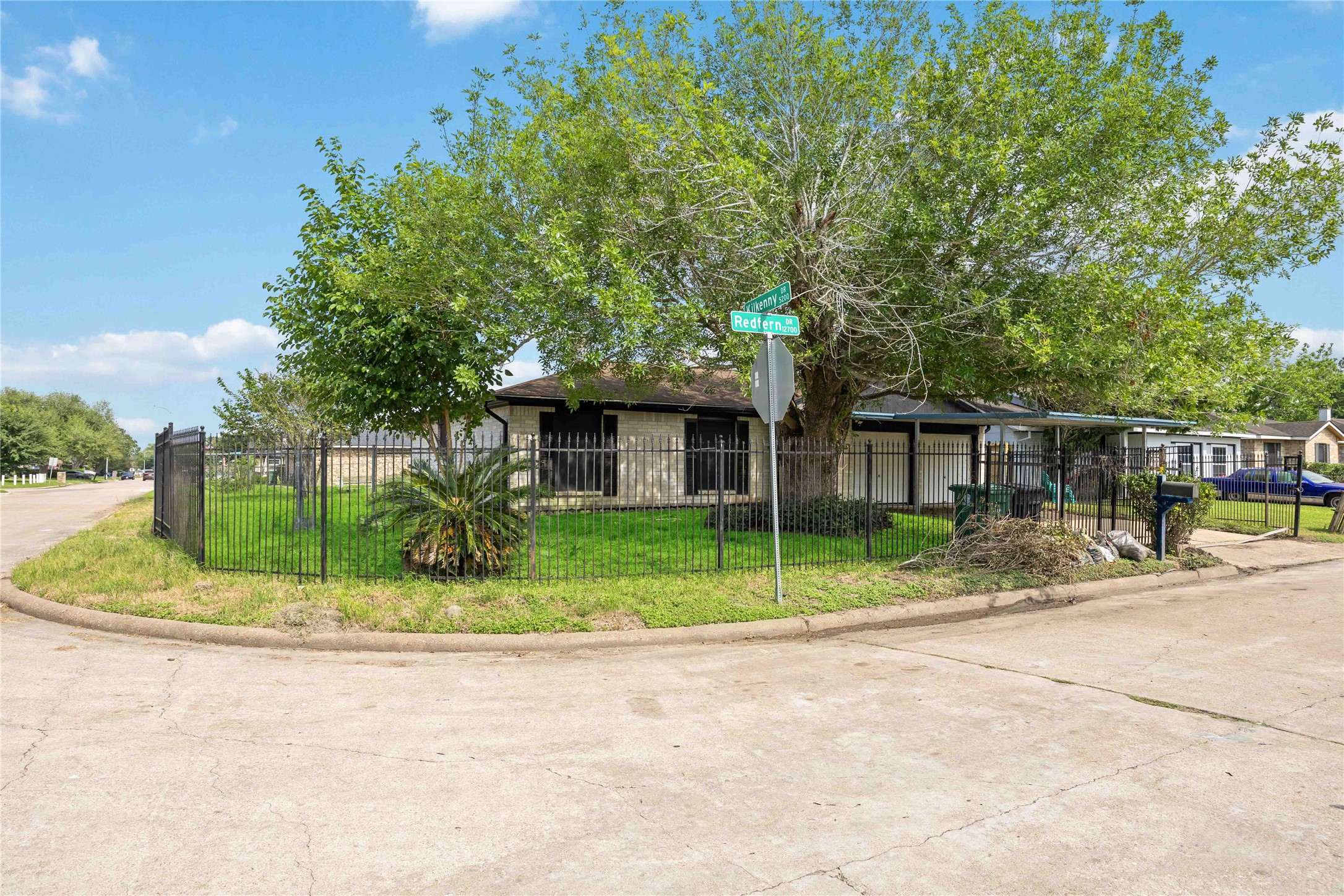 12703 Redfern Drive Houston, TX 77048 - Photo 28 of 28 Prime corner location with expansive frontage, mature landscaping, and fenced yard—offering added privacy, flexibility, and excellent potential for customization.