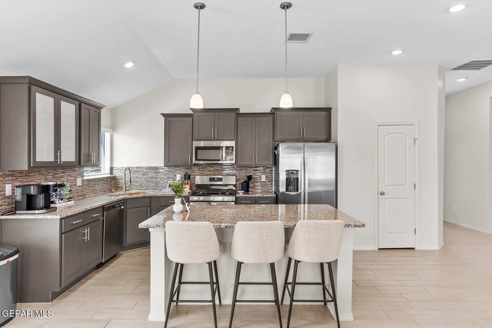 1310 Meadow Road Canutillo, TX 79835 - Photo 11 of 38 PHOTO-2026-04-16-22-10-38 6