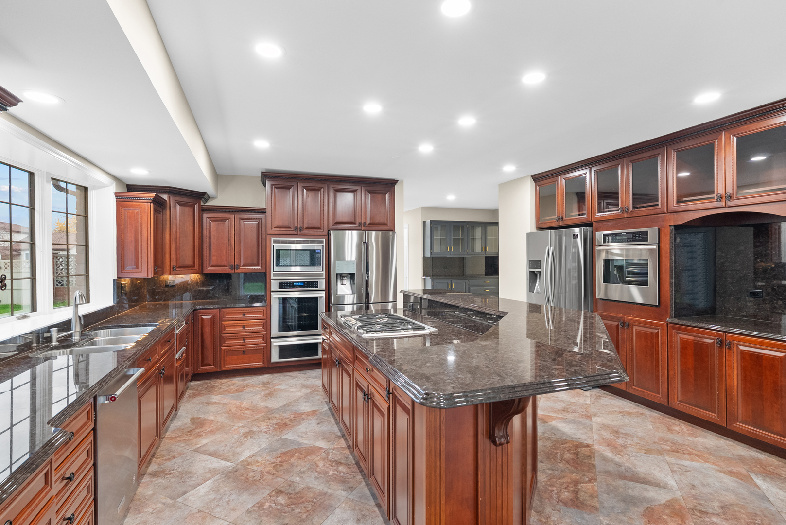 1202 Surrey Road Addison, IL 60101 - Photo 11 of 53