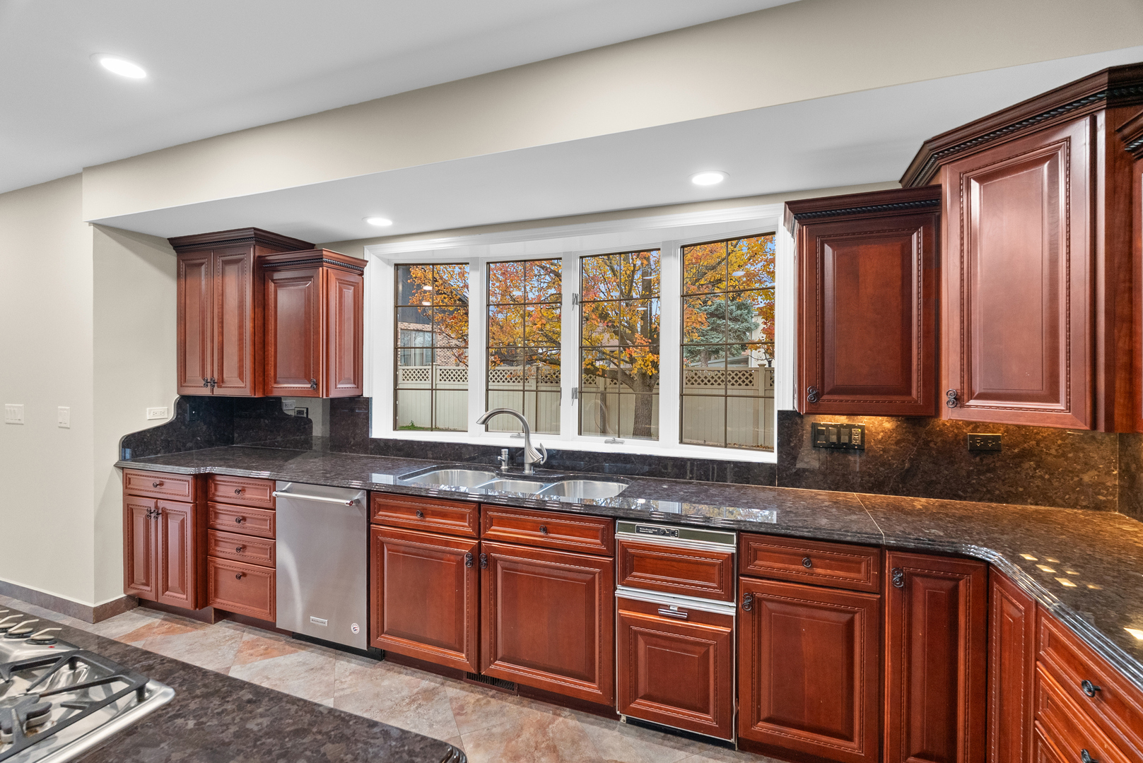 1202 Surrey Road Addison, IL 60101 - Photo 14 of 53