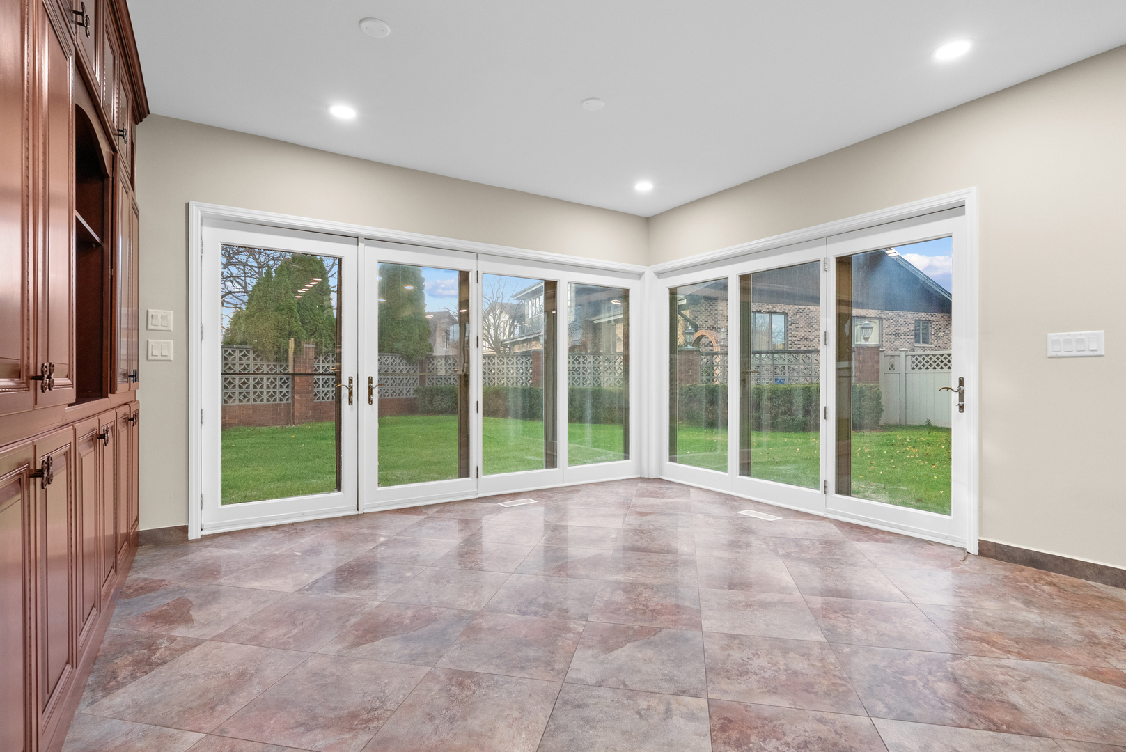 1202 Surrey Road Addison, IL 60101 - Photo 15 of 53