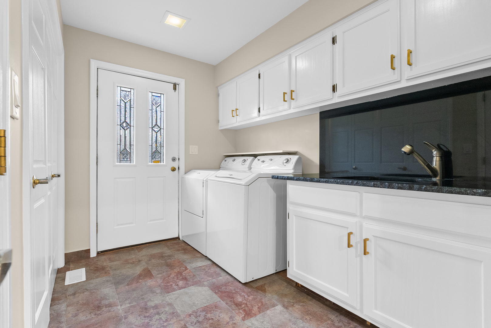 1202 Surrey Road Addison, IL 60101 - Photo 17 of 53