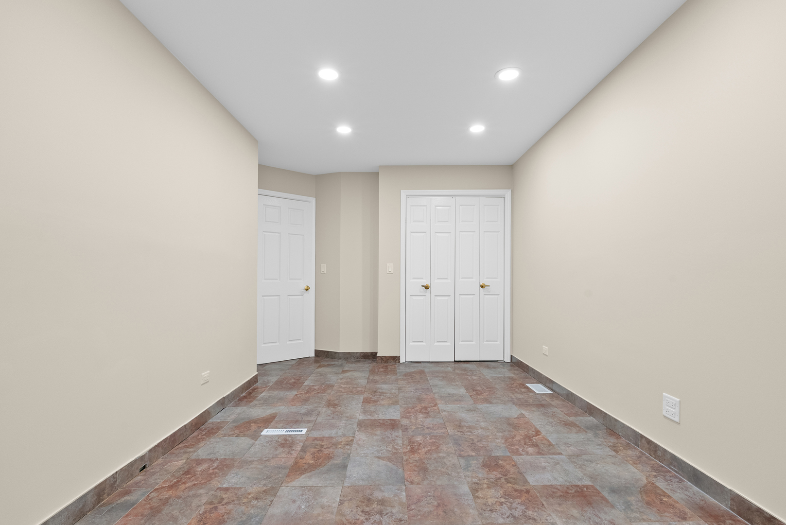 1202 Surrey Road Addison, IL 60101 - Photo 18 of 53