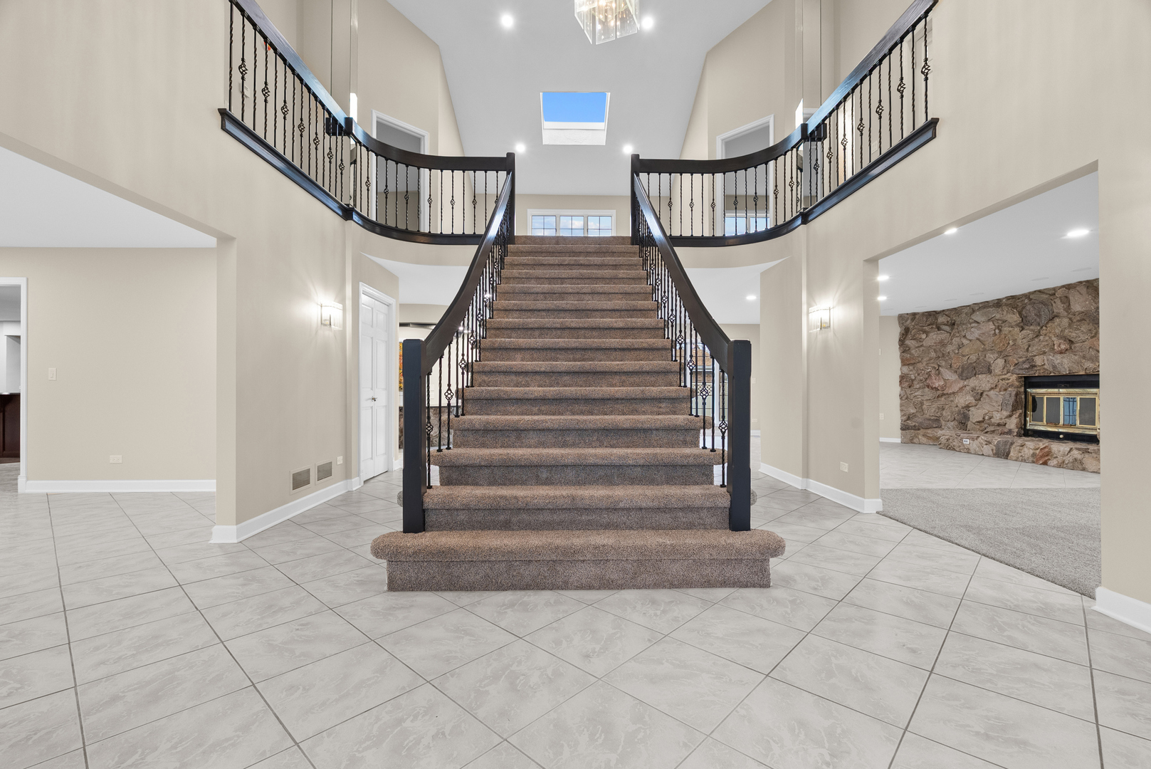 1202 Surrey Road Addison, IL 60101 - Photo 3 of 53