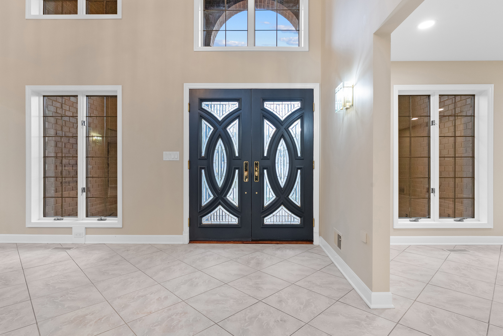 1202 Surrey Road Addison, IL 60101 - Photo 4 of 53