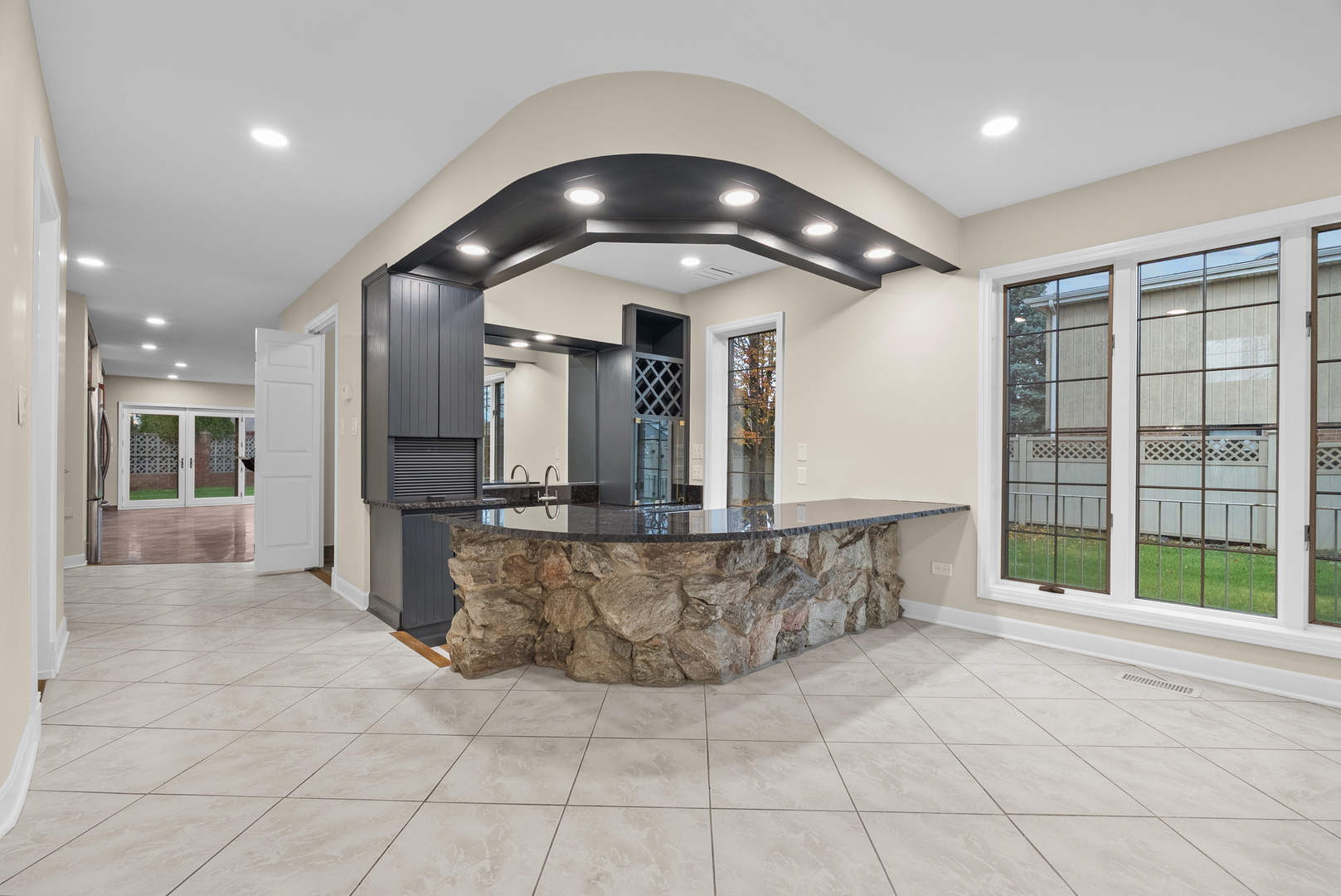 1202 Surrey Road Addison, IL 60101 - Photo 10 of 53