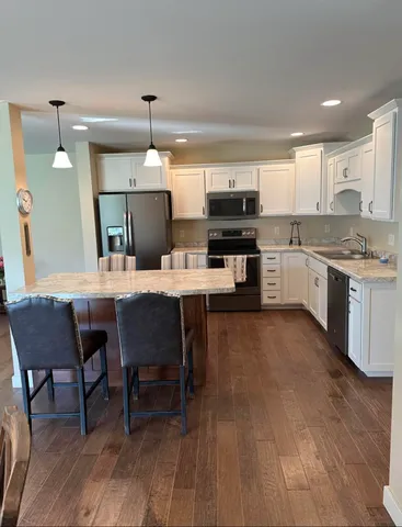 $2,200 | 432 Coronado Circle, Onalaska, WI 54650