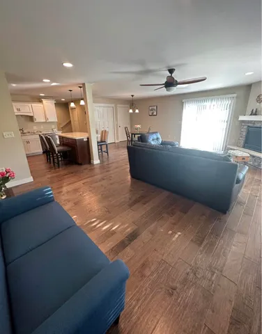 $2,200 | 432 Coronado Circle, Onalaska, WI 54650