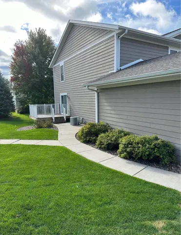 $2,200 | 432 Coronado Circle, Onalaska, WI 54650