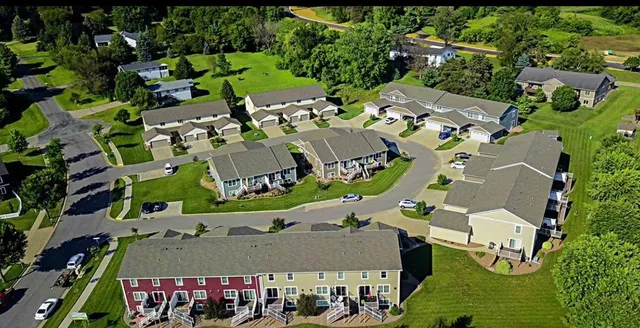 $2,200 | 432 Coronado Circle, Onalaska, WI 54650