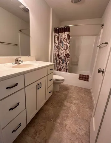 $2,200 | 432 Coronado Circle, Onalaska, WI 54650