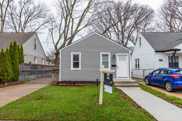 $119,667 | 20925 Ridgemont Road, Harper Woods, MI 48225