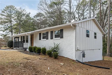 a view of a house with a yard